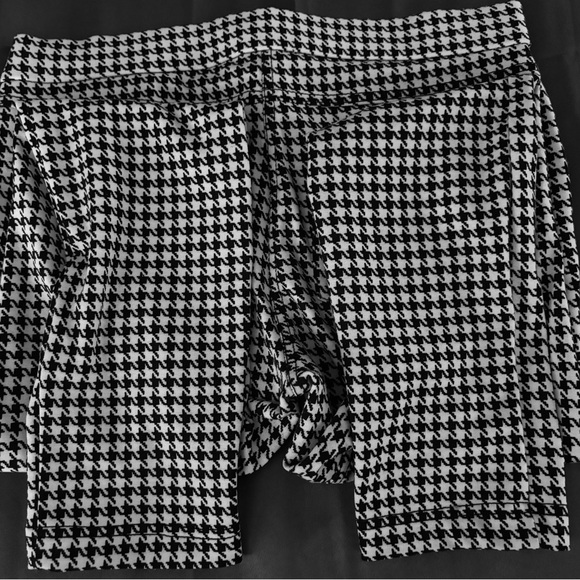 NO BOUNDARIES B/W LEGGINGS - Picture 7 of 7